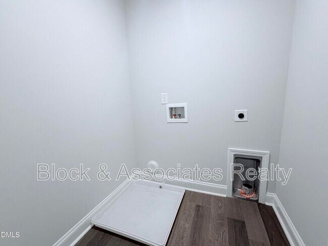 Building Photo - 824 Roane St