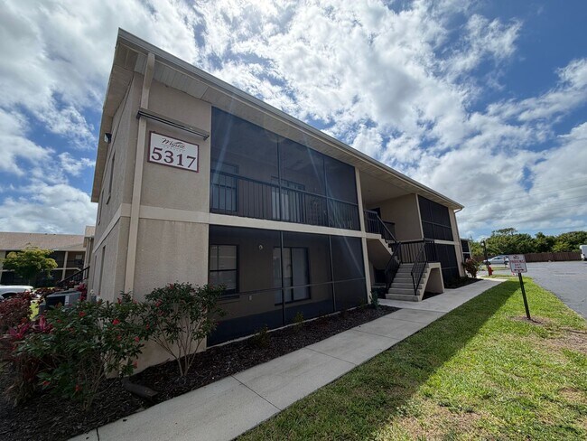 Building Photo - 5317 Summerlin Rd