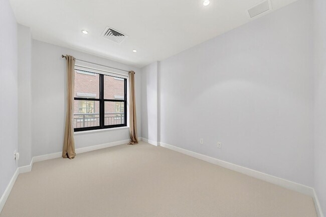 Building Photo - 303 Columbus Ave