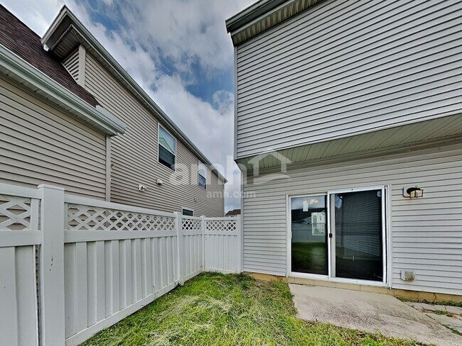 Building Photo - 7233 Hillmont Dr