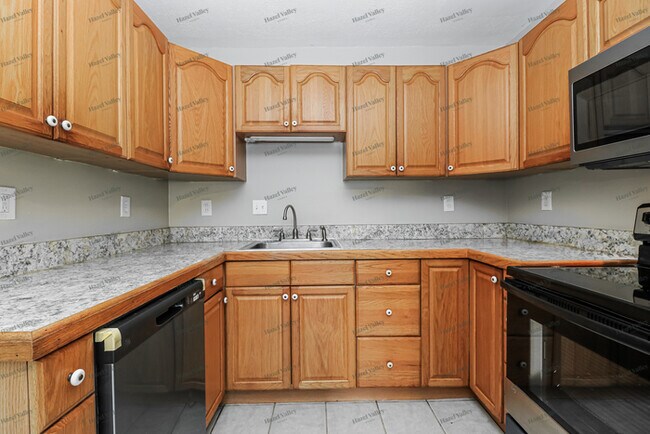 Building Photo - 2370 Palm Dr