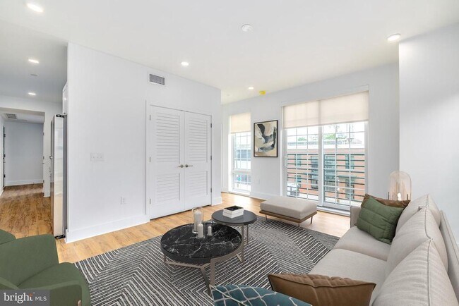 Building Photo - 2101 Washington Ave