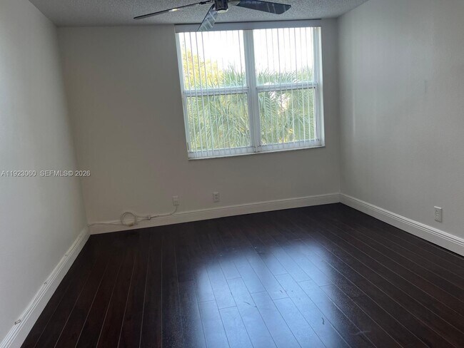 Building Photo - 9441 Evergreen Pl