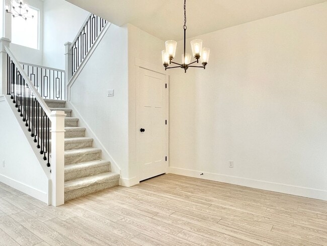 Building Photo - Gorgeous Townhome at Mountain Ridge!