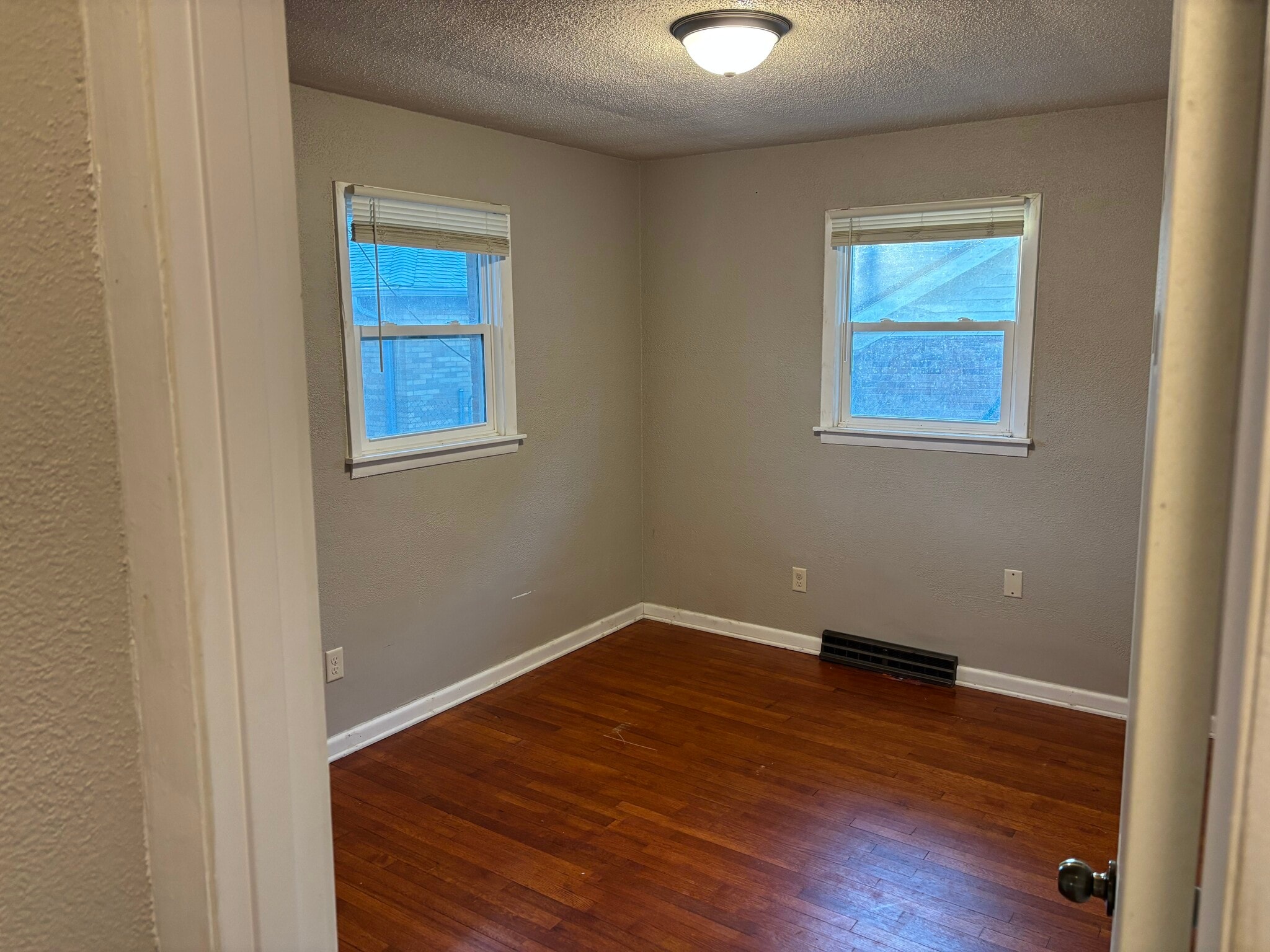 Building Photo - 1505 Benton St