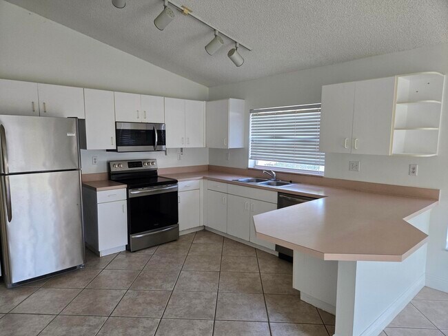 Building Photo - 16514 NW 3 St