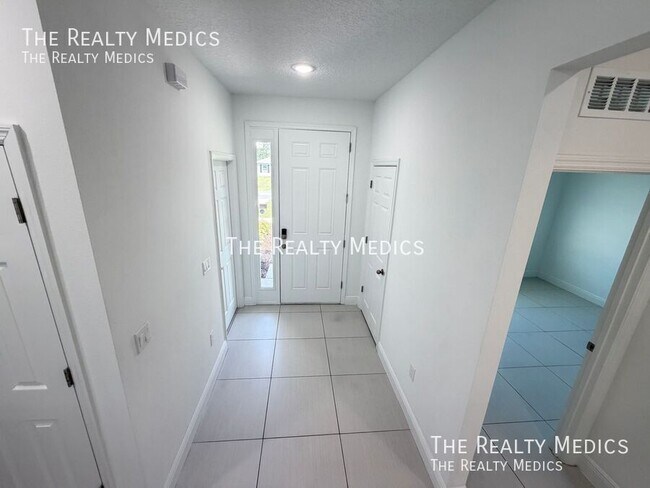 Building Photo - 2481 San Filippo Dr SE