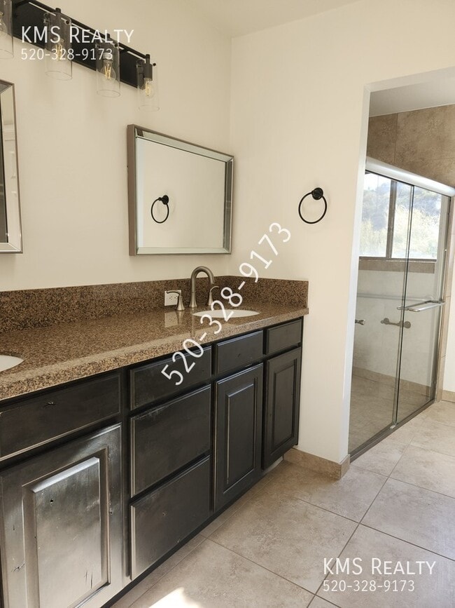 Building Photo - 500 E Eden Pl