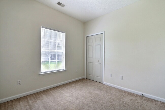 Building Photo - 3 Bedroom 2 Bathroom Live Oak - Richmond Hill