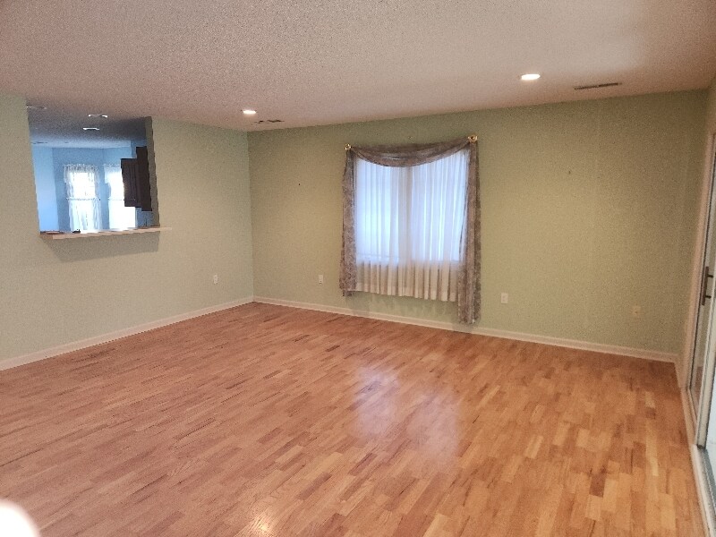 Building Photo - 1105 Estate Dr