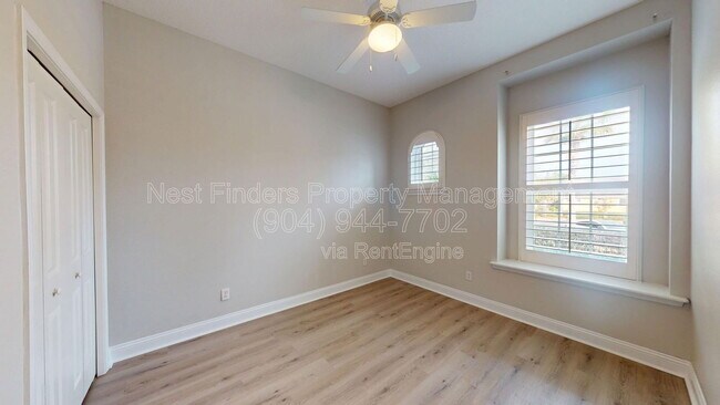 Building Photo - 628 Town Plaza Ave