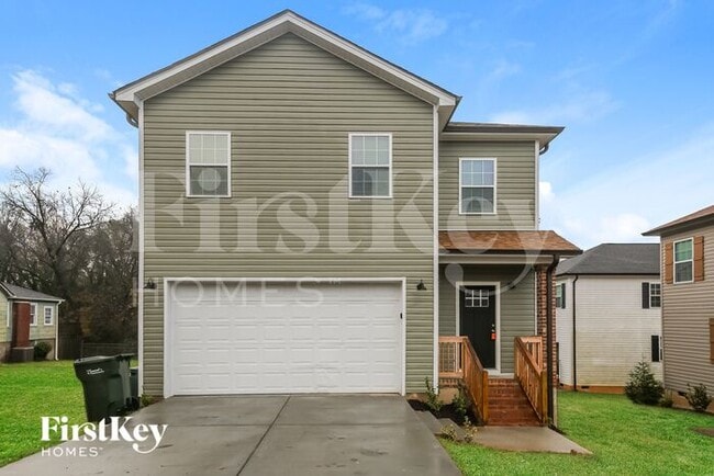 Building Photo - 215 Parkwood Dr NW