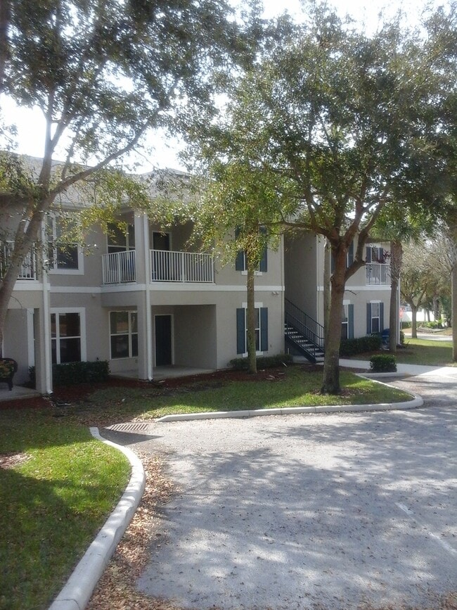 Building Photo - 6011 Hemingway Cir