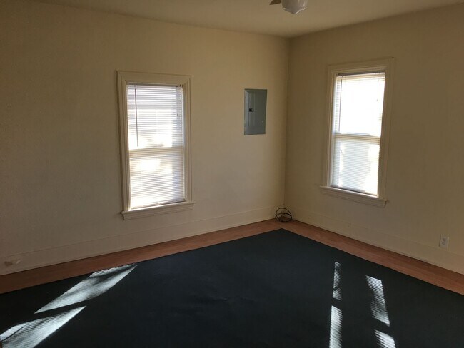 Building Photo - 1051 Liberty St