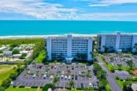 Building Photo - 5061 N Hwy A1A