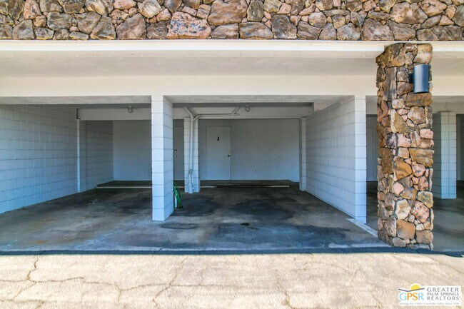 Building Photo - 2301 S Sky View Dr