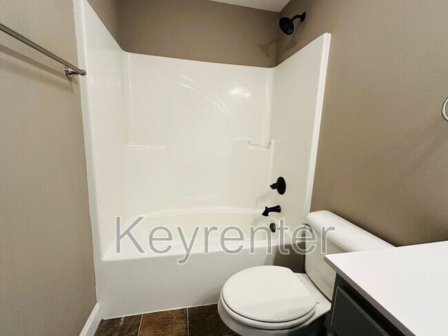 Building Photo - 8025 Poplar Grv Ln