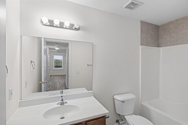 Building Photo - 3503 La Mesa Dr