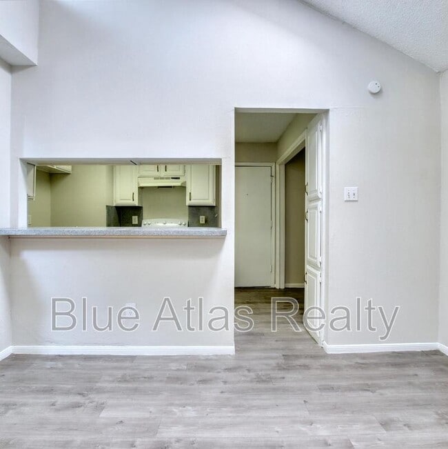 Building Photo - 712 Via Miramonte