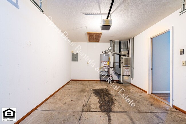 Building Photo - 1420/1422 Flagstone