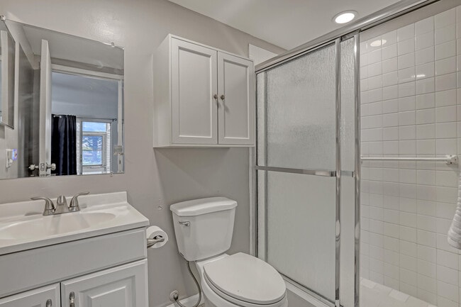 Building Photo - 611 Saxony Ln