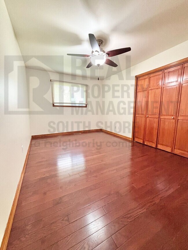 Building Photo - 4217 Glen Oaks Dr
