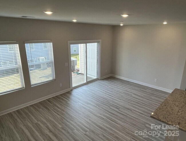 Building Photo - 3703 Backwater St