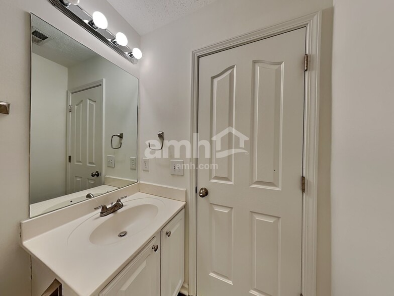 Building Photo - 7460 Maggie Dr