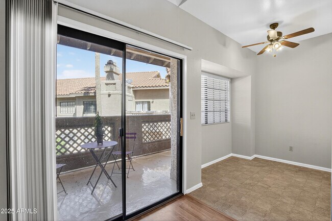 Building Photo - 930 N Mesa Dr