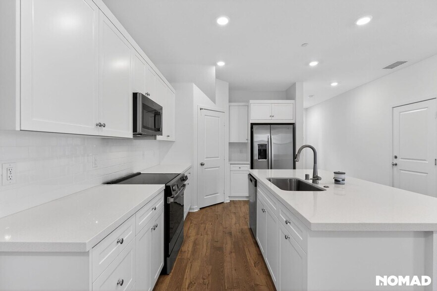 Building Photo - 26648 Jonquil Ave