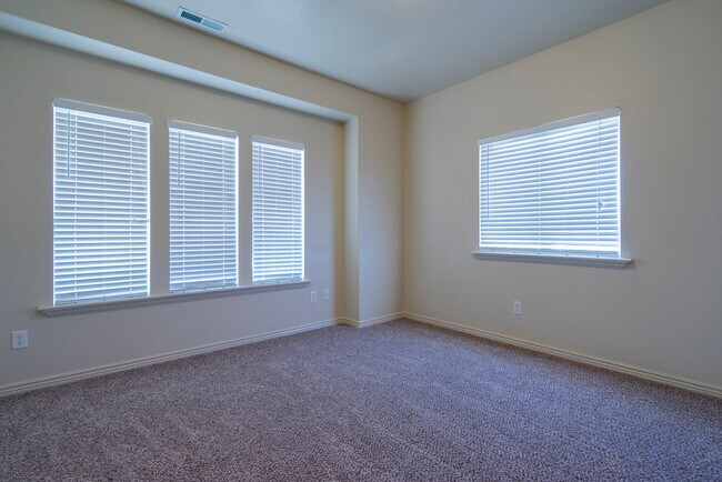 Building Photo - Spacious 3 Bedroom Corner Lot Home Near So...