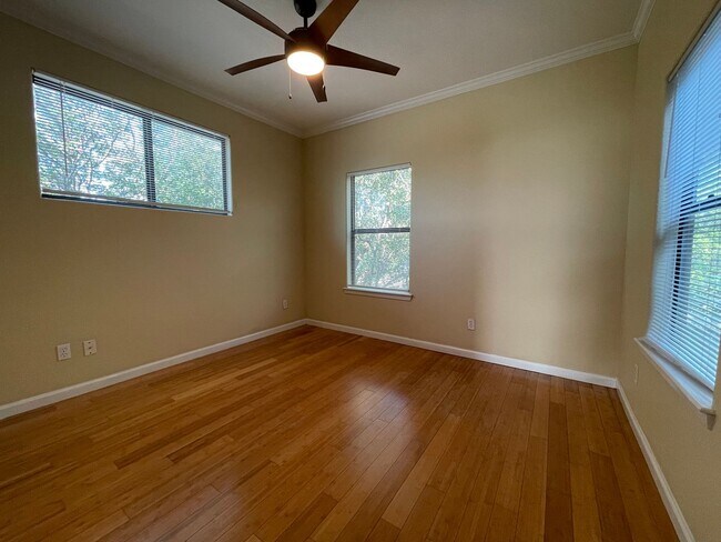 Building Photo - 7bed/6.5bath + 3 car garage and carport