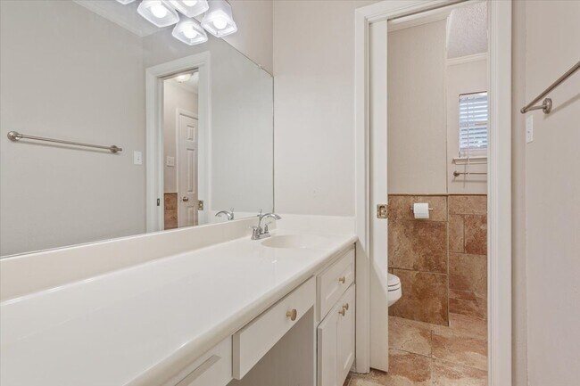 Building Photo - 5600 Lake Highlands Dr