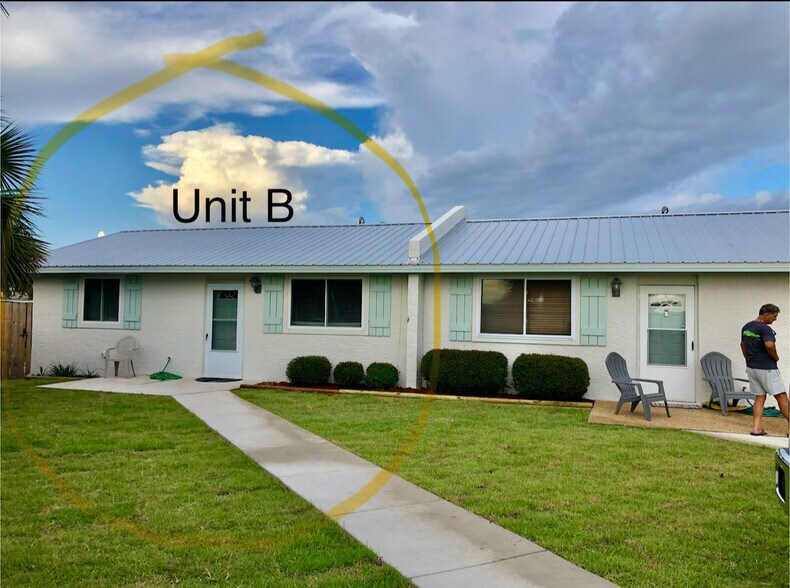 Building Photo - 5204 Beach Dr