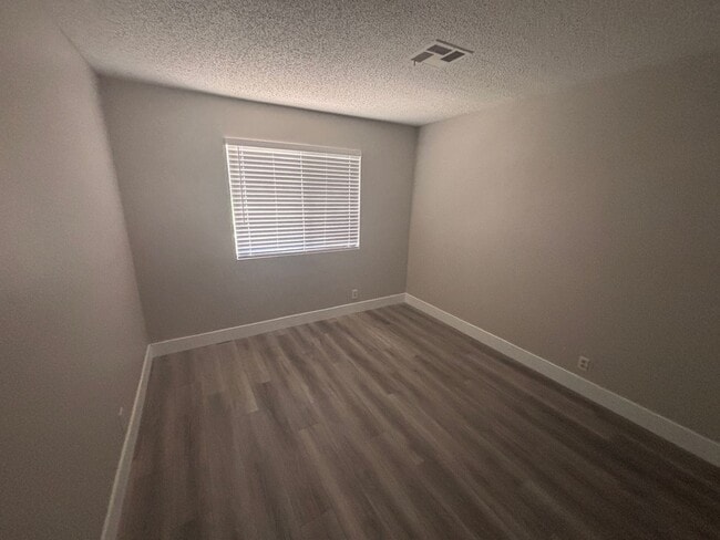 Building Photo - Newly Renovated Two Bedroom Condo