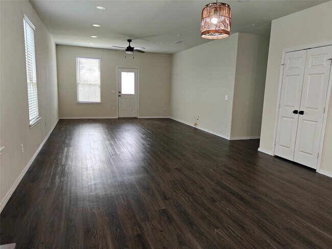 Building Photo - 1731 Gray Hawk Dr