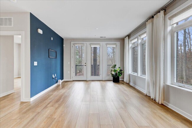 Building Photo - Modern 2-bedroom, 2-bath apartment