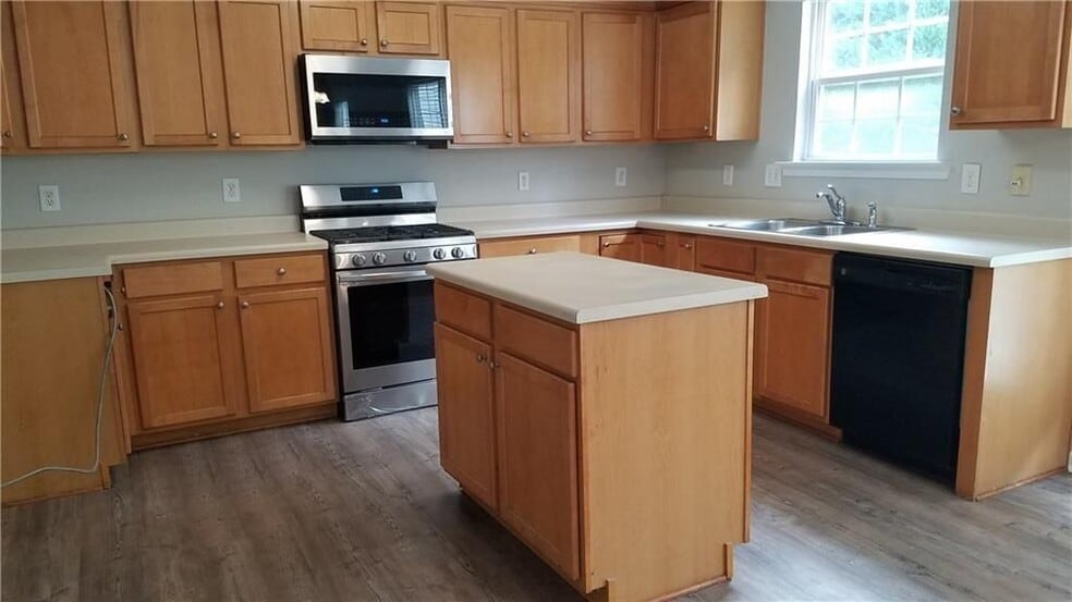 Building Photo - 3652 Roxfield Dr NE