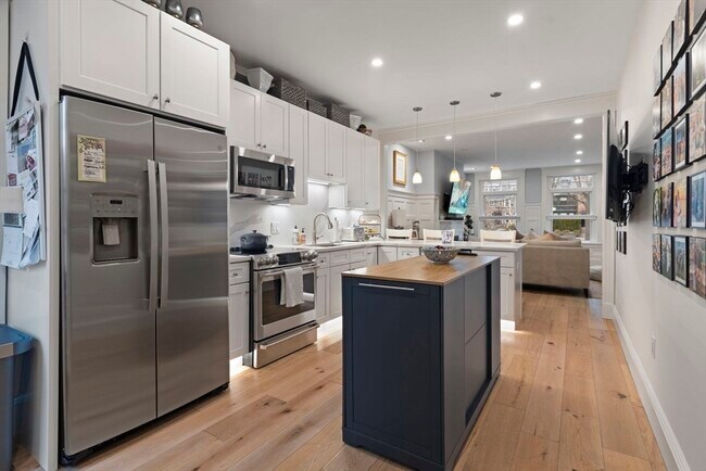 Building Photo - 1797 Beacon St