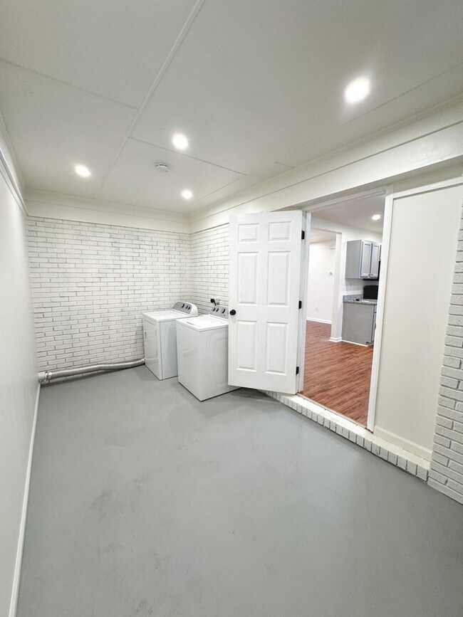 Building Photo - Newly Renovated 3BR/2BA Home in Charlotte ...