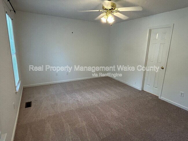 Building Photo - 1811 Kelly Glen Dr