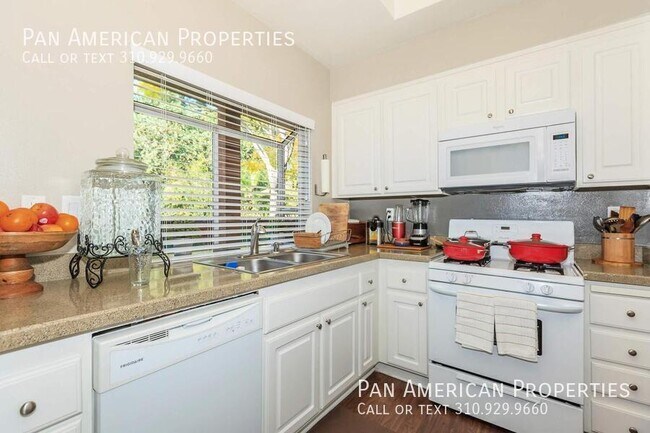 Building Photo - 26130 Laguna Ct