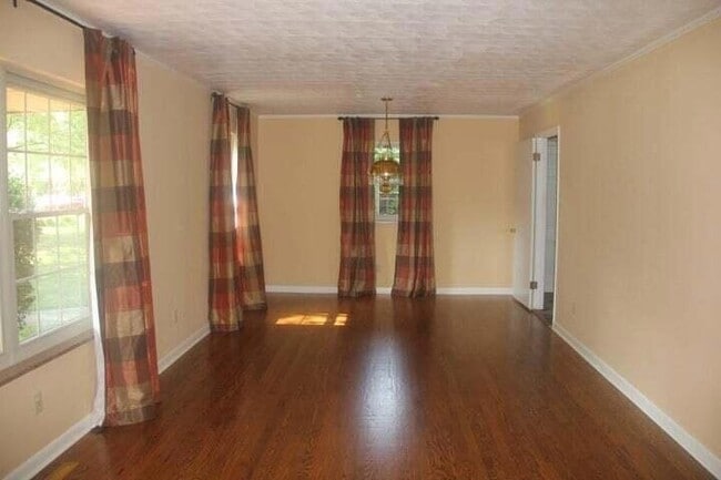 Building Photo - 3009 Oakland Dr NW