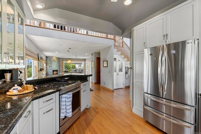 Building Photo - 5618 Bellevue Ave