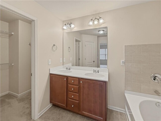Building Photo - 2401 Attewood Dr