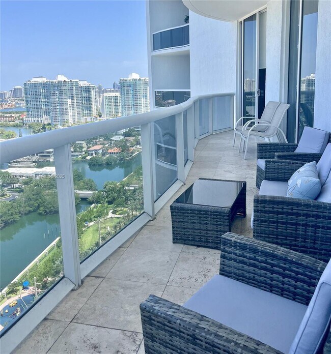 Building Photo - 15901 Collins Ave