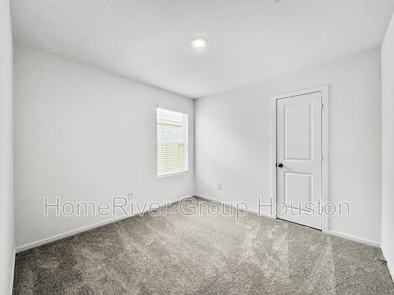 Building Photo - 5822 Starling Dr