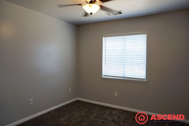 Building Photo - Beautiful Home Located in the Northwest!