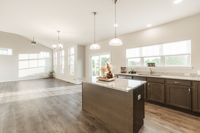 Building Photo - 1125 Juniper Dr