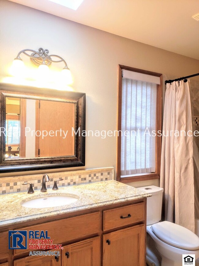 Building Photo - 15590 SW Tanager Dr